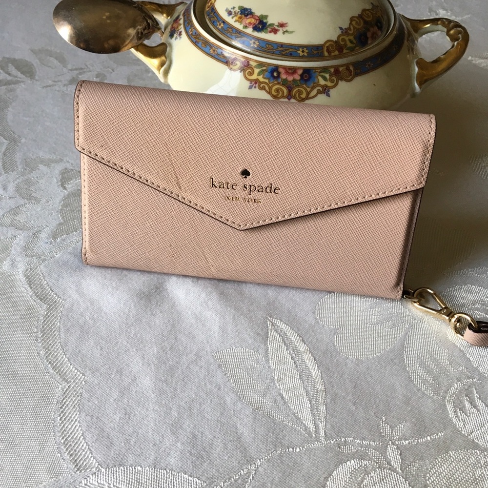 Kate Spade Wristlet case for iPhone 6/6S and slots for two credit cards